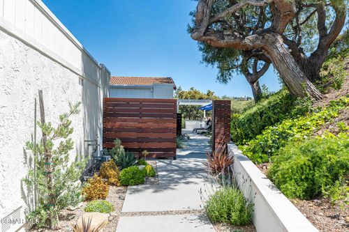 32364 Saddle Mountain Dr, Westlake Village, CA, 91361-3903 | Card Image