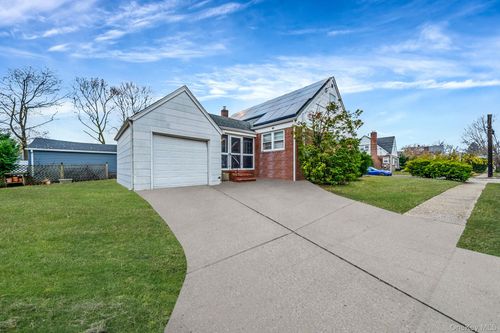 98 Miriam St, Valley Stream, NY, 11581-1321 | Card Image