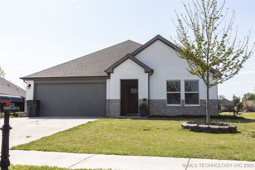26550 Columbia Crest Dr, Claremore, OK, 74019-7503 | Card Image