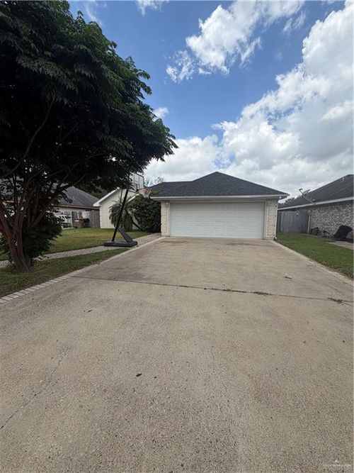 621 Cardinal Ave, Edinburg, TX, 78542-5157 | Card Image