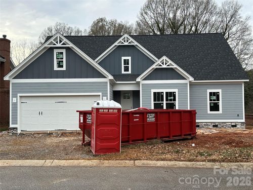 1061 The Glen St, Statesville, NC, 28677-3231 | Card Image