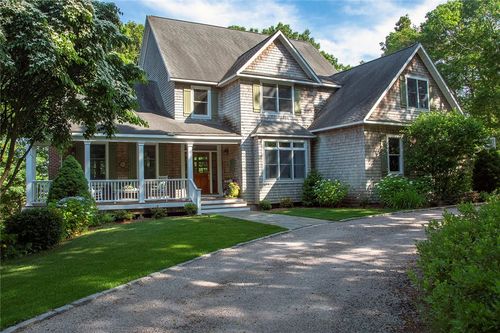 27 Tom Harvey Rd, Westerly, RI, 02891-3604 | Card Image