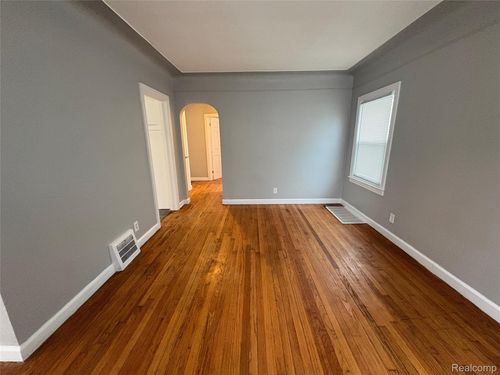 19479 Helen St, Detroit, MI, 48234-3080 | Card Image