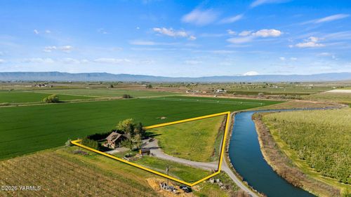 2550 Kays Rd, Wapato, WA, 98951-9111 | Card Image