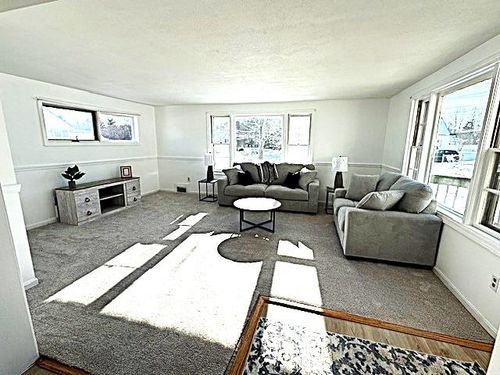 105 Maple St, Rochester, NH, 03867-2512 | Card Image