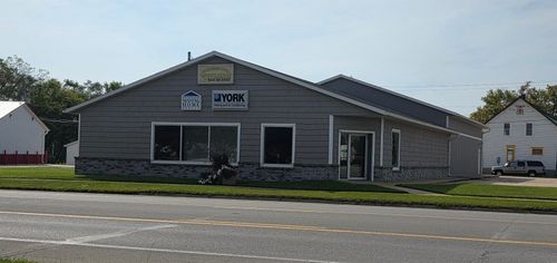 201 3rd St Se, Cresco, IA, 52136-1817 | Card Image