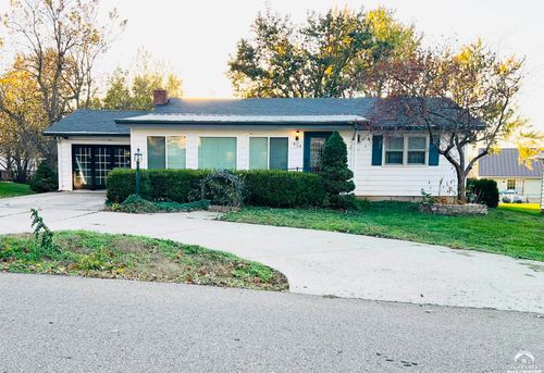 413 Kansa Dr, Ozawkie, KS, 66070-9537 | Card Image