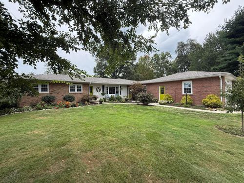 39 Oak Dr, Hebron, OH, 43025-9423 | Card Image