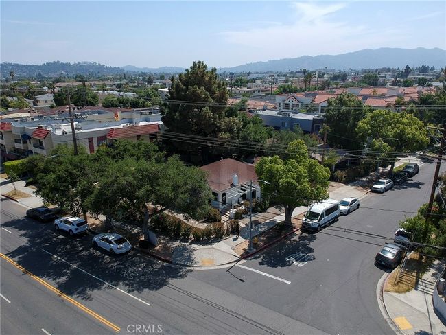 241 N Verdugo, Home with 32 bedrooms, 32 bathrooms and 3 parking in Glendale CA | Image 11