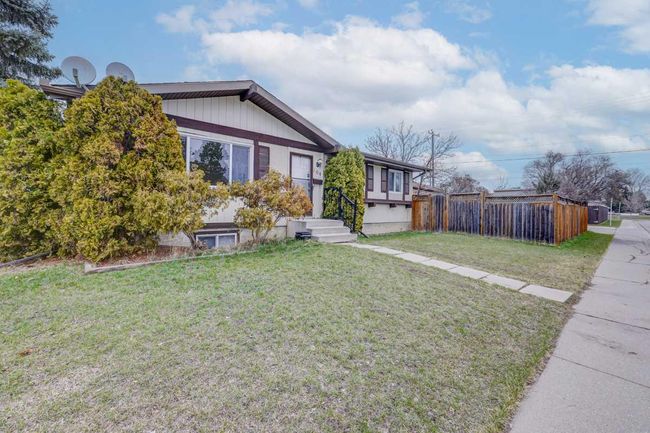 104 Malvern Court Ne, Home with 5 bedrooms, 2 bathrooms and 2 parking in Calgary AB | Image 3