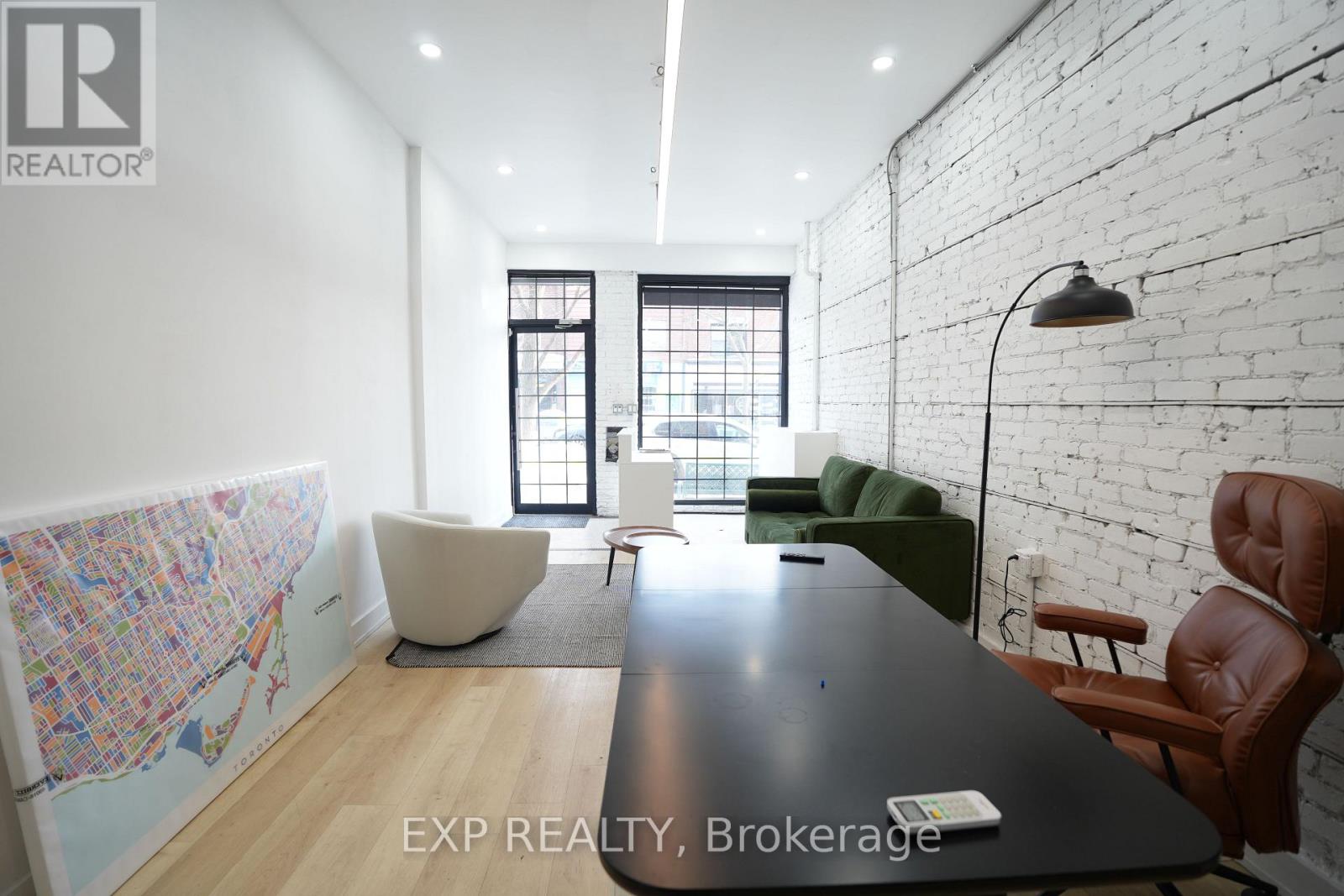 Commercial Lease in Toronto (Woodbine Corridor) 2