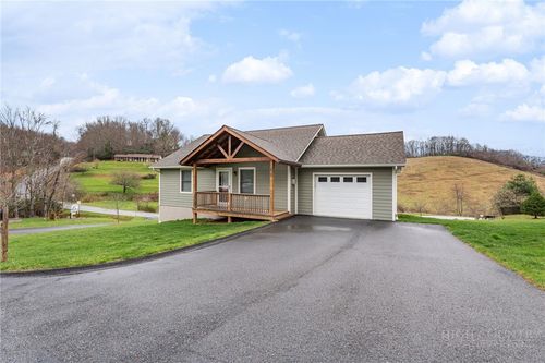 2-107 Pinebrook Ct, Boone, NC, 28607-7856 | Card Image