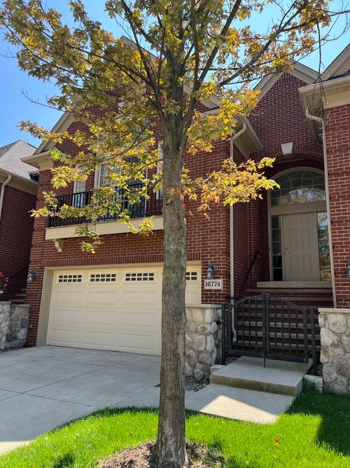 16774 Newbury Ave, Macomb, MI, 48044-4097 | Card Image