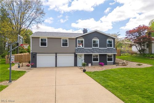 8318 Kellydale St Nw, Massillon, OH, 44646-1448 | Card Image