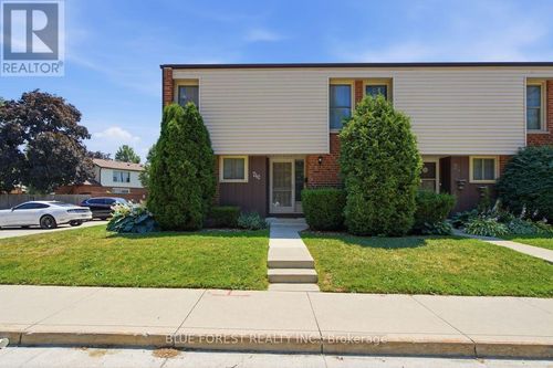 742 Fanshawe Park Rd E, London, ON, N5X2B9 | Card Image