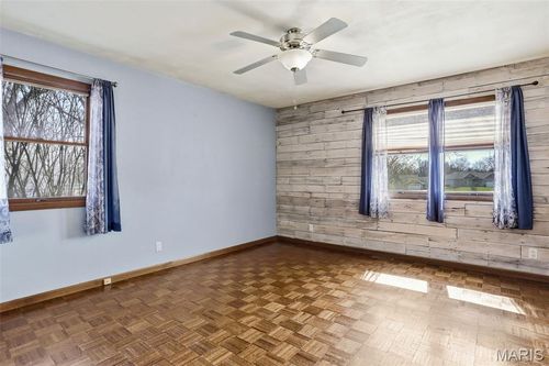 147 Holiday Dr, Edwardsville, IL, 62025-5316 | Card Image