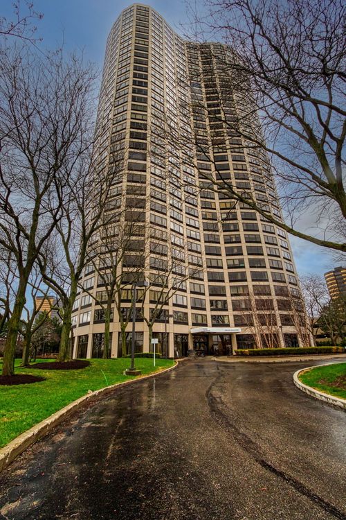 ste-2205-5000 Town Ctr, Southfield, MI, 48075-1116 | Card Image