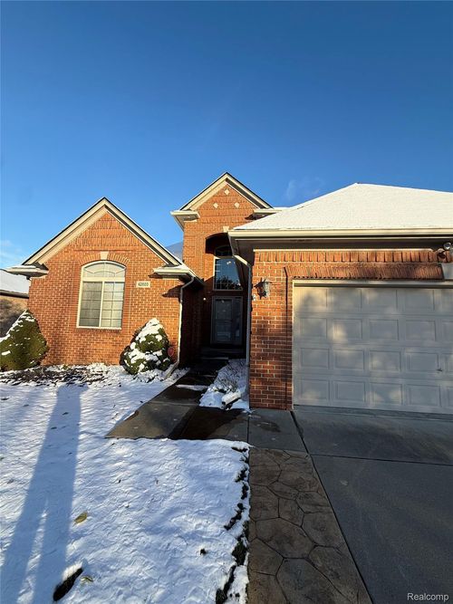 42600 Pinehurst Dr, Clinton Twp, MI, 48036-1472 | Card Image