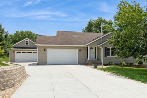 1276 Winchester Dr Ne, Swisher, IA, 52338-9415 | Card Image
