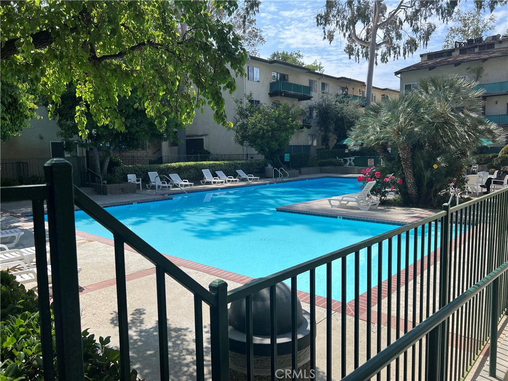 Residential in Encino 3