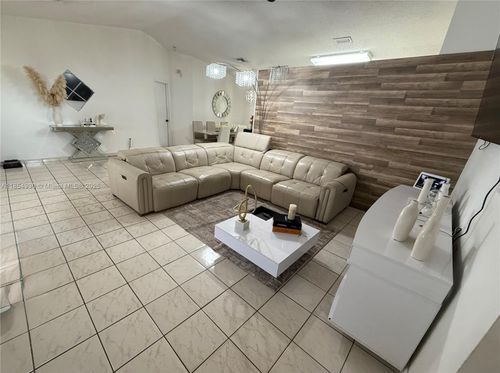 18800 Nw 84th Ave, Hialeah, FL, 33015-5347 | Card Image