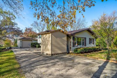 6262 Janes Avenue, House other with 3 bedrooms, 1 bathrooms and 1 parking in Downers Grove IL | Image 2