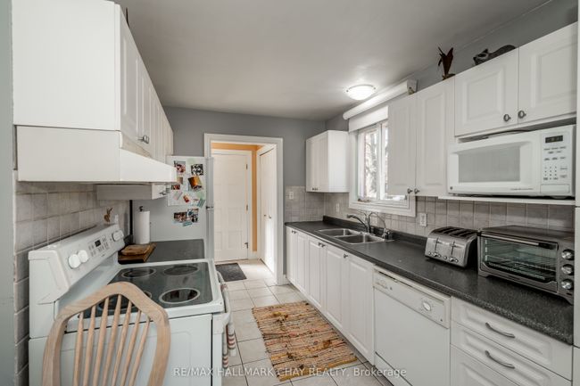 28 Brown St, House attached with 4 bedrooms, 2 bathrooms and 3 parking in Tottenham ON | Image 5