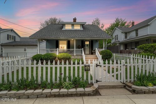 320 S Summit St, Bowling Green, OH, 43402-3017 | Card Image