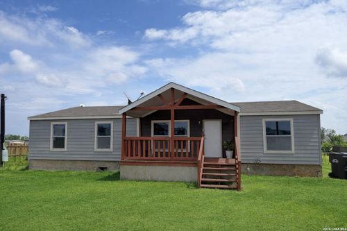 401 Ala Blanca Dr, Lytle, TX, 78052-3562 | Card Image