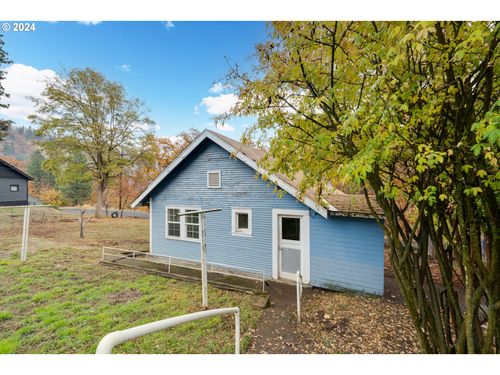 121 Garrett Ave, Klickitat, WA, 98628-8900 | Card Image
