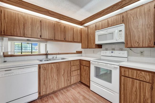 APT-103 - 1520 Whitehall Dr, Condo with 2 bedrooms, 2 bathrooms and null parking in Davie FL | Image 14