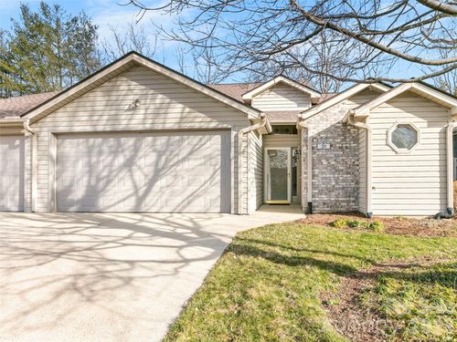 31 Tisha Ln, Hendersonville, NC, 28739-5583 | Card Image