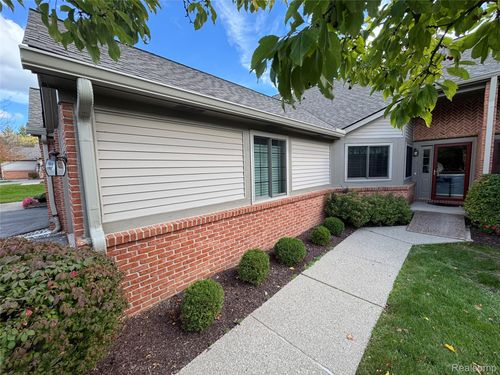 5-1017 Elmwood Dr, Brighton, MI, 48116-2421 | Card Image