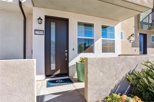 27555 Blackbird Ct, Valencia, CA, 91381-2177 | Card Image