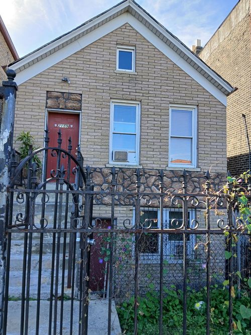 2159 W Coulter St, Chicago, IL, 60608-4017 | Card Image