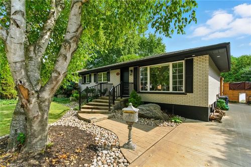 31 Varadi Ave, Brantford, ON, N3R3N2 | Card Image