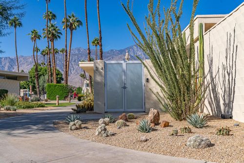 24 Desert Lakes Dr, Palm Springs, CA, 92264-5518 | Card Image