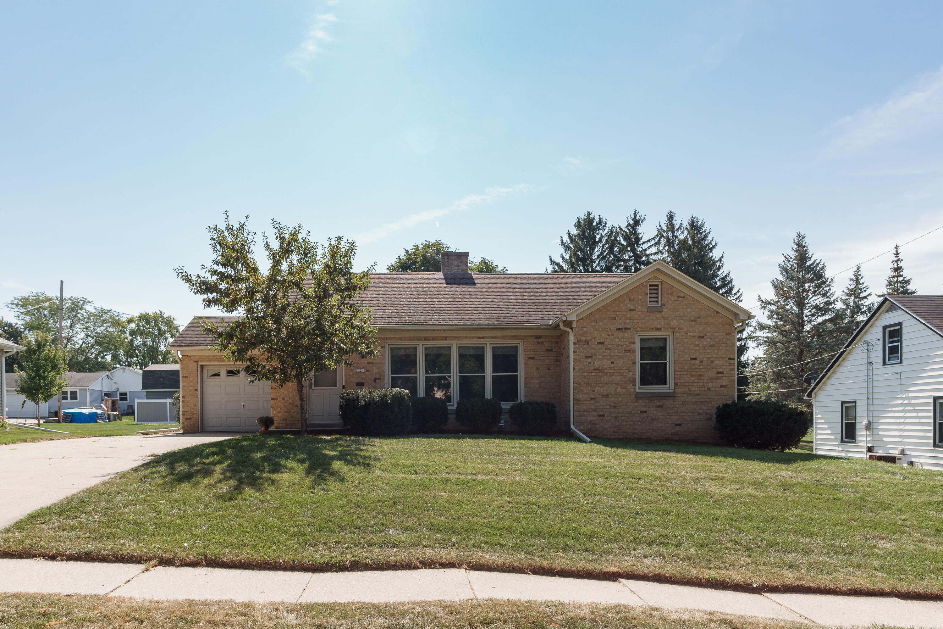 Sunset Ave, Watertown, WI 53094