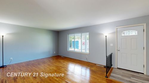 4206 Woodland Ct, Flushing, MI, 48433-2356 | Card Image