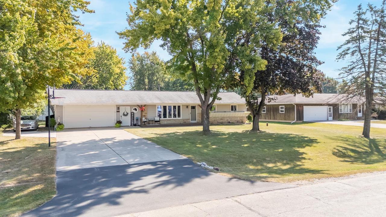 Kirkwood Dr, Oshkosh, WI 54904
