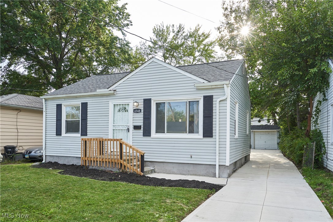 141st St, Cleveland, OH 44128