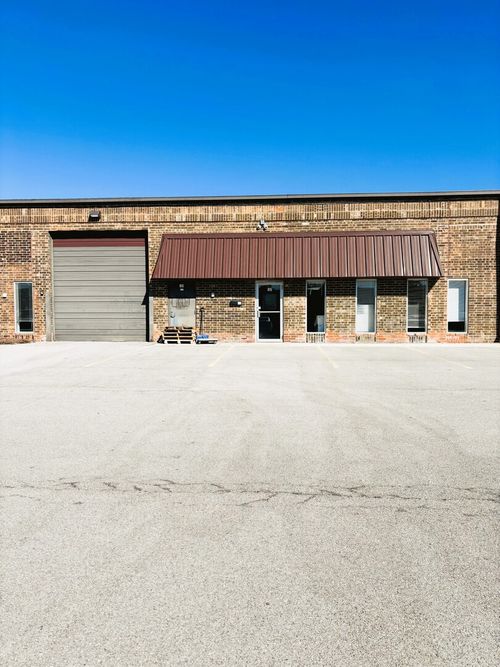 85 Eisenhower Ln S, Lombard, IL, 60148-5409 | Card Image