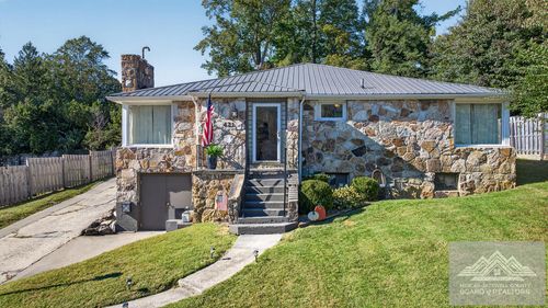 421 Monterey Hl, Bluefield, WV, 24701-4109 | Card Image