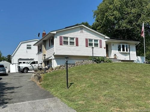 3 Bonnie Brae Dr, Middletown, NY, 10941-1701 | Card Image