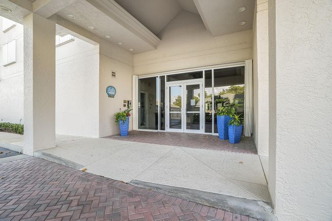 APT-1901 - 5049 N Highway A1a, Condo with 3 bedrooms, 2 bathrooms and null parking in Hutchinson Island FL | Image 9