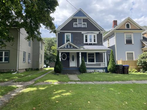 423 Liberty St, Franklin, PA, 16323-1054 | Card Image