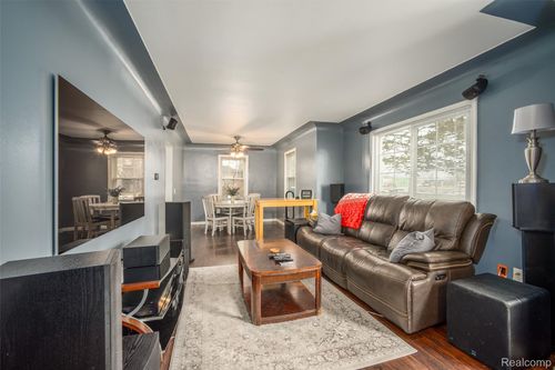 36551 Parkdale St, Livonia, MI, 48150-2586 | Card Image