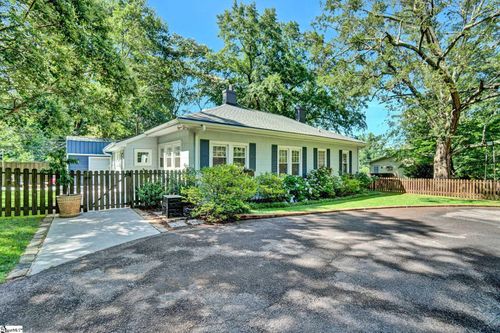 32 Walnut St, Greenville, SC, 29607-1348 | Card Image