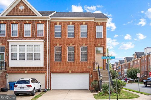 5653 Faircloth Ct, CENTREVILLE, VA, 20120-1992 | Card Image