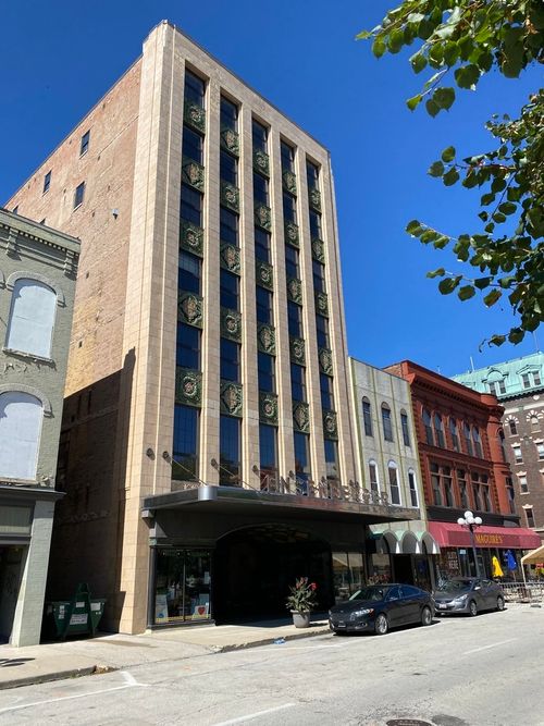 701-212 N Center St, Bloomington, IL, 61701-4005 | Card Image